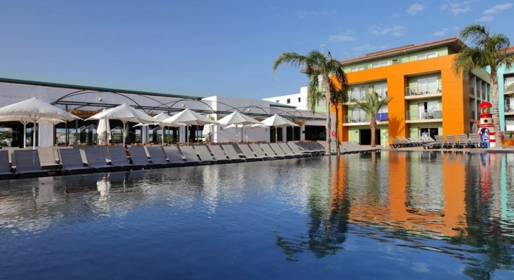 Set Hotels refuerza su presencia en Menorca con la compra de un emblemático hotel en Punta Prima