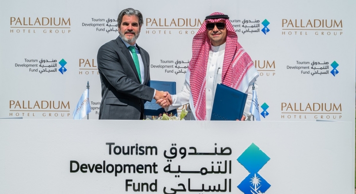 Jesús Sobrino, CEO de Palladium Hotel Group, y usai Al Fakhri, CEO de TDF