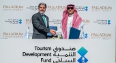 Jesús Sobrino, CEO de Palladium Hotel Group, y usai Al Fakhri, CEO de TDF
