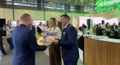 Alejandro Marichal y Yilenia Vega en el stand de Canarias