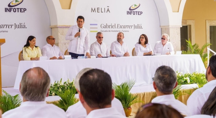 Gabriel Escarrer (Meliá) vuelve a declarar su 'amor' a R. Dominicana en un vídeo junto a Abinader y Collado