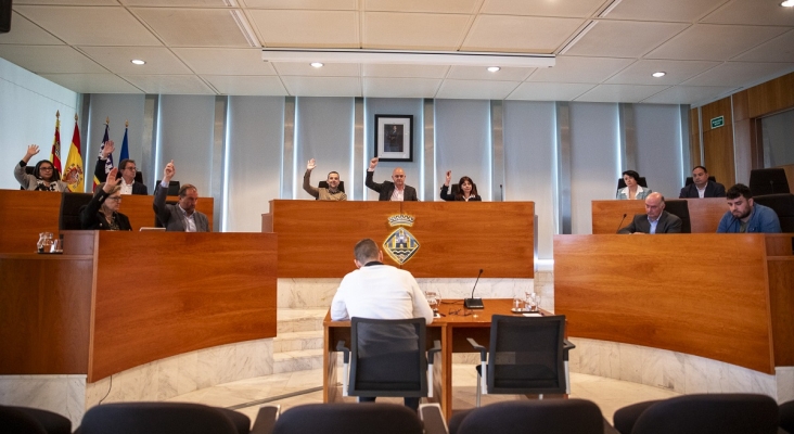 Ibiza acelera la limitación de vehículos: ejecuta en un solo año la reducción prevista para cinco