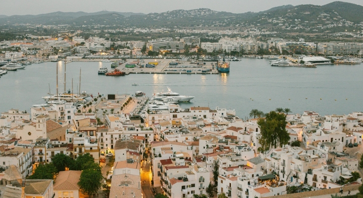 Hoteleros de Ibiza y Formentera exigen soluciones urgentes a la falta de vivienda para garantizar la temporada turística