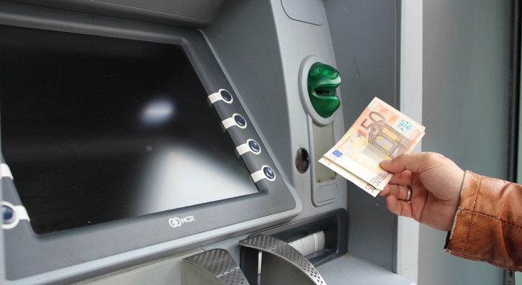 El efectivo se resiste a desaparecer el 69% de los viajeros internacionales lo prefiere frente a las tarjetas