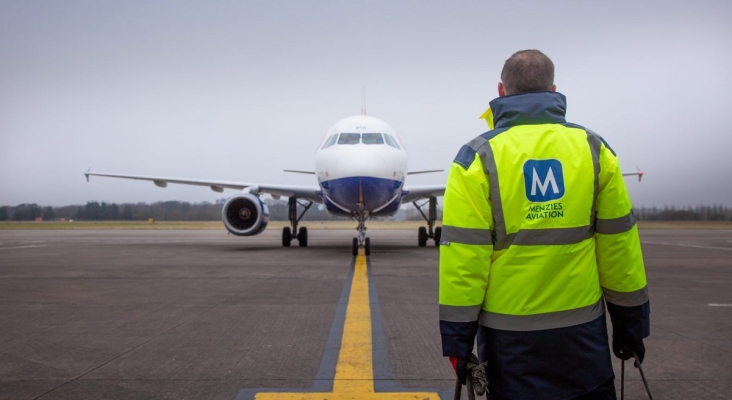 Trabajador de Menzies Aviation