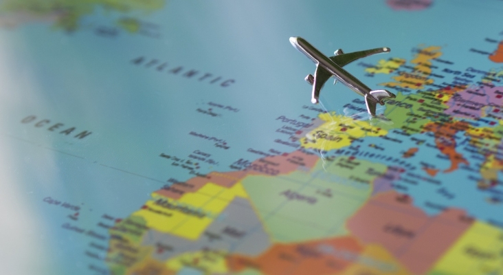 La UE recomienda evitar los aviones en pleno arranque de la temporada alta turística
