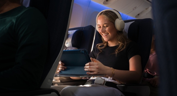 Pasajera haciendo uso de Starlink Foto British Airways