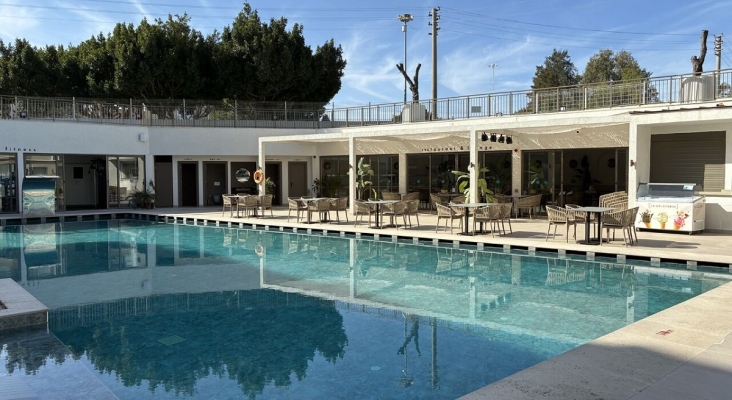 LiveEz Prive Side Suite & Spa,