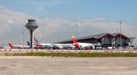 Barceló y Hyatt, los favoritos de Aena para desarrollar los hoteles de los aeropuertos de Madrid y Barcelona