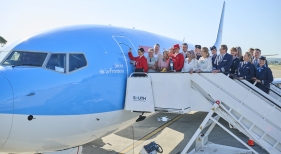 Momento del bautizo del avión