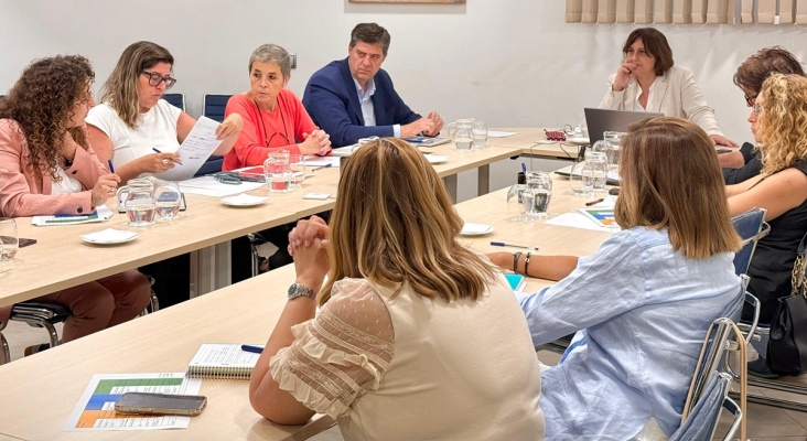 Baleares prohíbe el estacionamiento de minibuses y autobuses no precontratados en puertos y aeropuertos