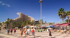 Turistas en Playa del Inglés | Turismo de Canarias