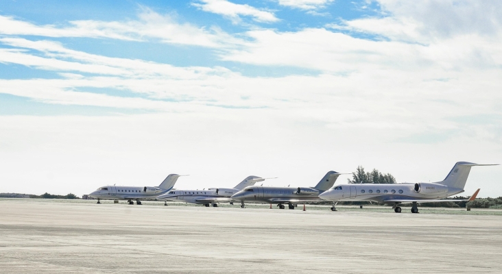 El Senado pide mayor gravamen para el combustible de los jets privados y priorizar la aviación comercial en los aeropuertos
