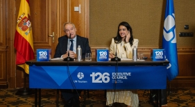 Jordi Hereu, ministro de Industria y Turismo de España, y Shaikha Nasser Al Nowais, secretaria general de ONU Turismo Jordi Hereu, ministro de Industria y Turismo de España, y Shaikha Nasser Al Nowais, secretaria general de ONU Turismo