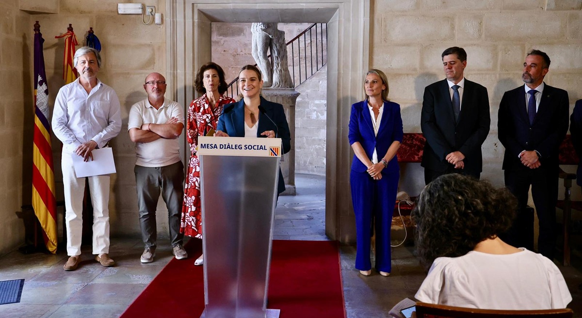 Baleares quiere priorizar a los residentes en el bus del Port de Sóller con un sistema pionero de reserva previa Baleares quiere priorizar a los residentes en el bus del Port de Sóller con un sistema pionero de reserva previa