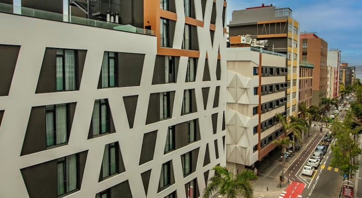 Edificios que componen el Hotel Puerto de la Luz, en Las Palmas de Gran Canaria