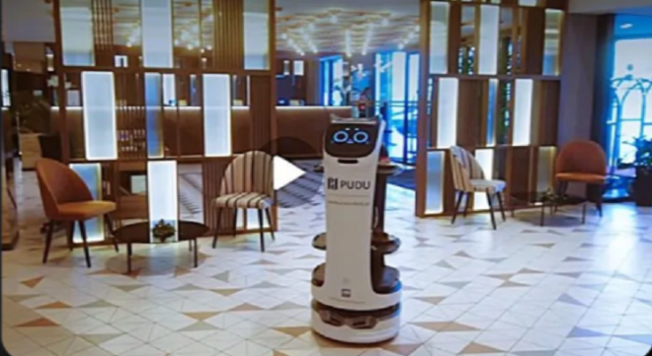 Robot de Pudu, como los que atenderán el hotel