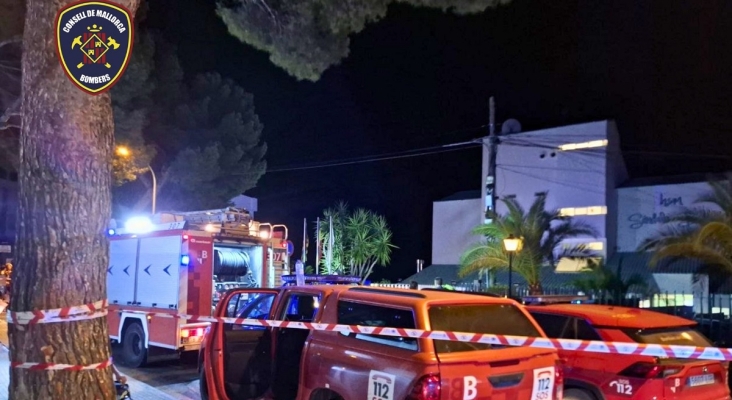 Intervención de los bomberos de Mallorca en el incendio del hotel de Magaluf (Calvià) |Foto: Bombers de Mallorca