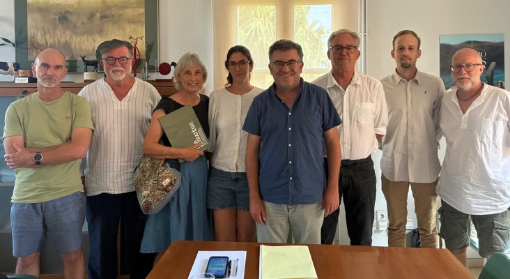 La cadena humana da resultado: Baleares se compromete a mantener intacta la protección de es Trenc
