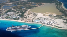 Crucero atracado en Islas Turcas y Caicos