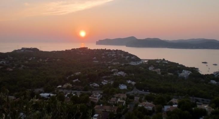 Calvià (Mallorca) cerrará sus miradores durante el eclipse y concentrará a residentes y turistas en la playa de Santa Ponça