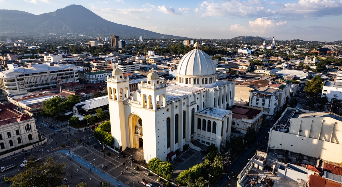 El Salvador se posiciona como uno de los países con mayor proyección de crecimiento de Centroamérica El Salvador se posiciona como uno de los países con mayor proyección de crecimiento de Centroamérica