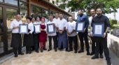 El equipo de cocina recibe la certificación de AENOR