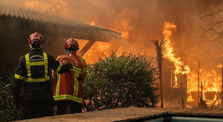 Bomberos luchan contra las llamas en Gironda (Francia) Foto Servicio de Bomberos y Rescate de Gironda
