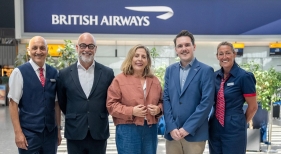 Marlene Figueroa, consejera de Turismo del Cabildo de Fuerteventura; y Moisés Jorge, gerente del Patronato de Turismo; junto a representantes de British Airways Marlene Figueroa, consejera de Turismo del Cabildo de Fuerteventura; y Moisés Jorge, gerente del Patronato de Turismo; junto a representantes de British Airways