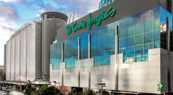  Fachada del centro comercial de El Corte Inglés del Paseo de la Castellana de Madrid | Foto: Luis García (Zaqarbal) (CC BY-SA 3.0 ES)