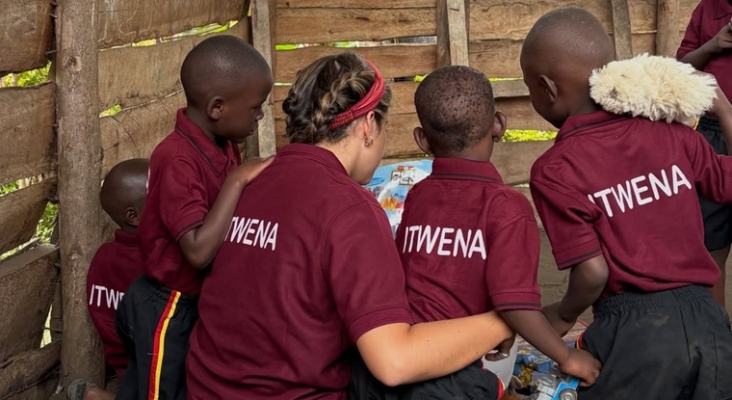 Burkina Faso inicia una cruzada contra la exhibición en redes sociales del 'turismo de voluntariado'
