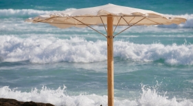 Formentera reclama al Govern de Baleares revisar el veto a parte de las hamacas y sombrillas en las playas