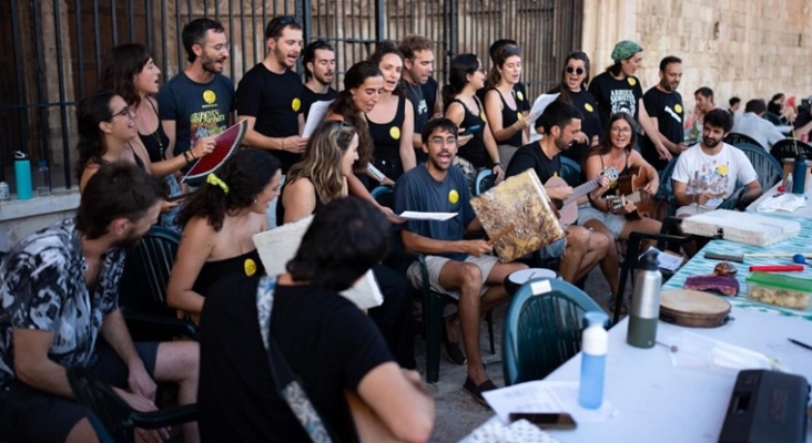 Vecinos de Palma (Mallorca) convocan cenas en plazas para recuperar espacios ocupados por los turistas | Foto: joanmateuparra vía Instagram