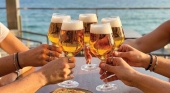 Brindis con cerveza