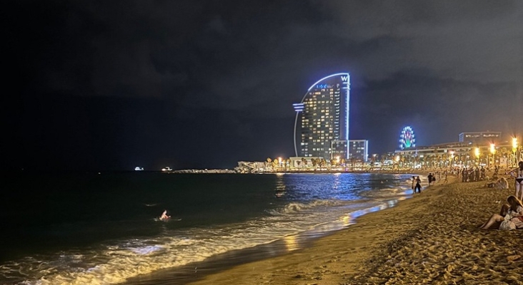 Playa de la Barceloneta, de noche