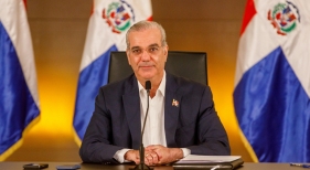 Luis Abinader durante una de sus comparecencias en Santiago de los Caballeros