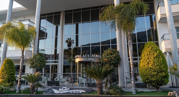 Entrada al hotel | hotelsunpalacealbir.com