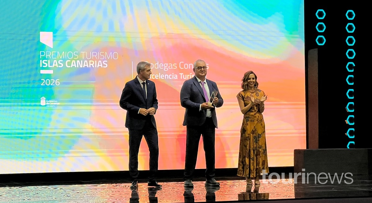 Premio a Carlos Cebriá Foto Tourinews Premio a Carlos Cebriá Foto Tourinews