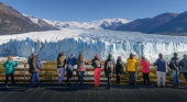 Turistas observando el glaciar Perito Moreno | Bendita Patagoniaa