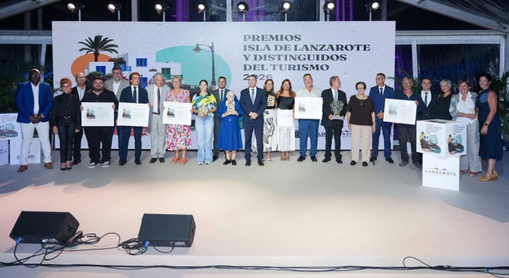 Foto de familia de los galardonados en la ceremonia del pasado lunes