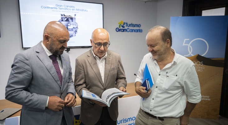 De izquierda a derecha: Álamo, Morales y Jorge en la presentación del proyecto