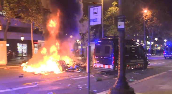 Saqueos, destrucción e incendios en el centro turístico de Barcelona se saldan con 128 detenidos