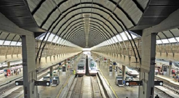 Estación de trenes de Santa Justa, en Sevilla Estación de trenes de Santa Justa, en Sevilla