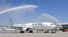 Avión de LEVEL