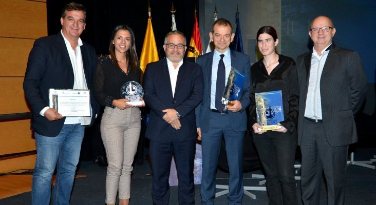 De izqda. a dcha. Gerardo Jorge; Edurne Rodríguez;  Ignacio Moll, director de Tourinews;  Josán Ruíz, director de Viajes National Geographic; Amor Alonso y Juan González, gerente de Tourinews