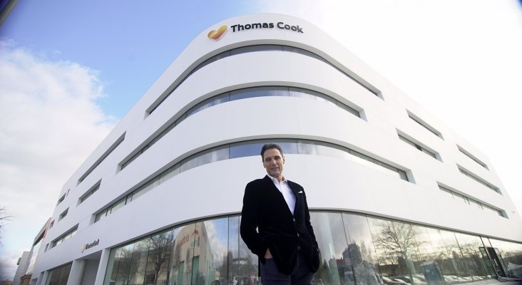 Peter Fankhauser ante las nuevas oficinas de Thomas Cook en Palma