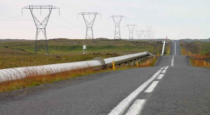 Tubería de agua geotermal en Islandia