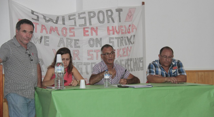 Los trabajadores de Swissport Handling en el aeropuerto de Lanzarote de huelga indefinida