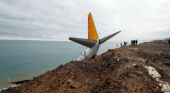 Avión de Pegasus Airlines al borde del acantilado