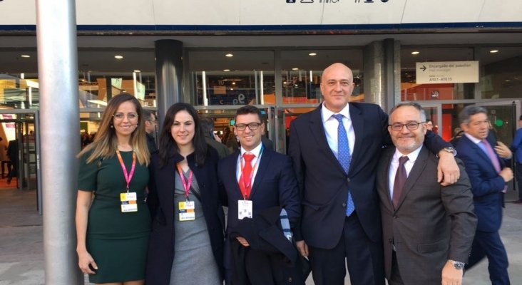 Isabel Solano, Carmen Guerrero, Javier García y Javier López (Hotel Balcón de Europa) junto a Ignacio Moll (Tourinews)